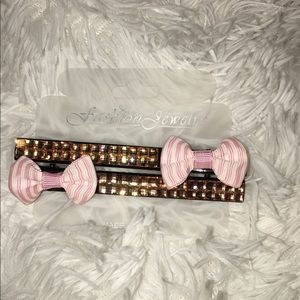 Pick & white Hair clips